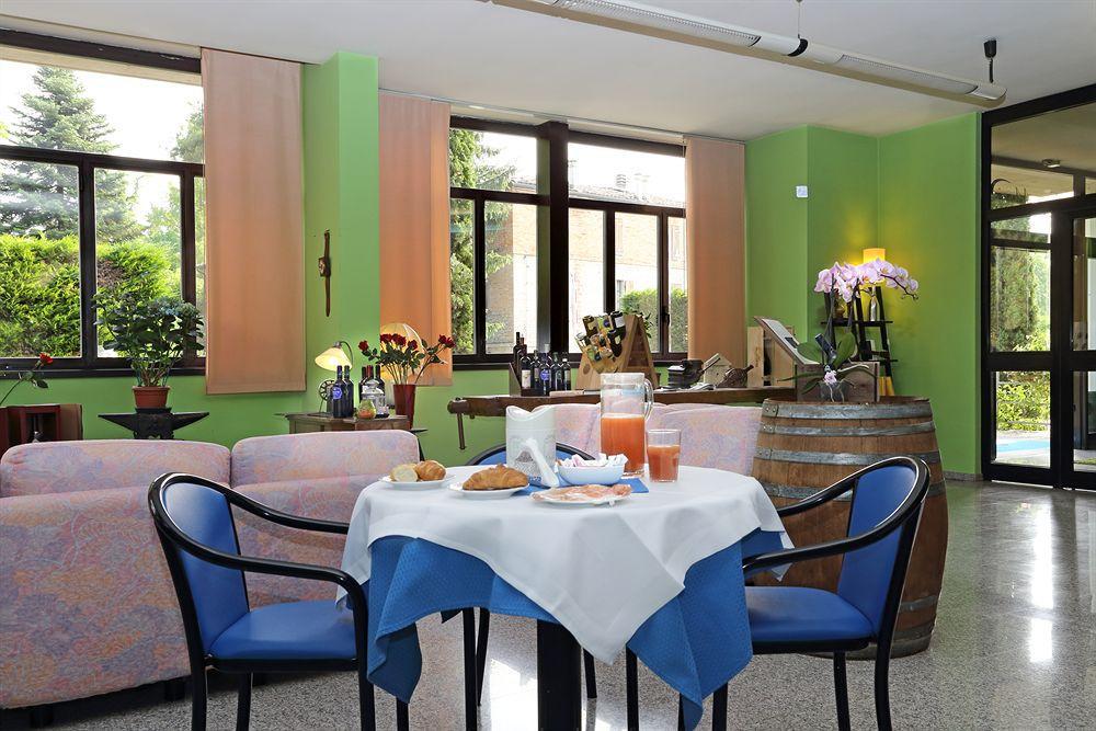 Hotel Aquamaris Sala Baganza Exterior foto