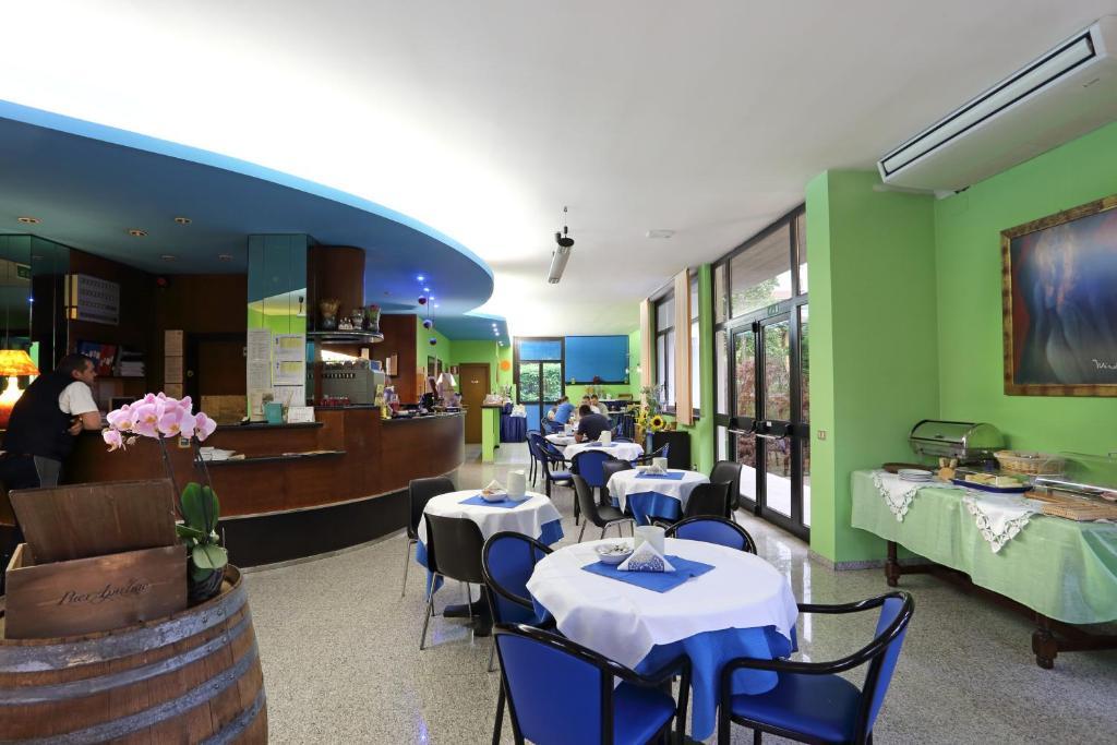 Hotel Aquamaris Sala Baganza Exterior foto
