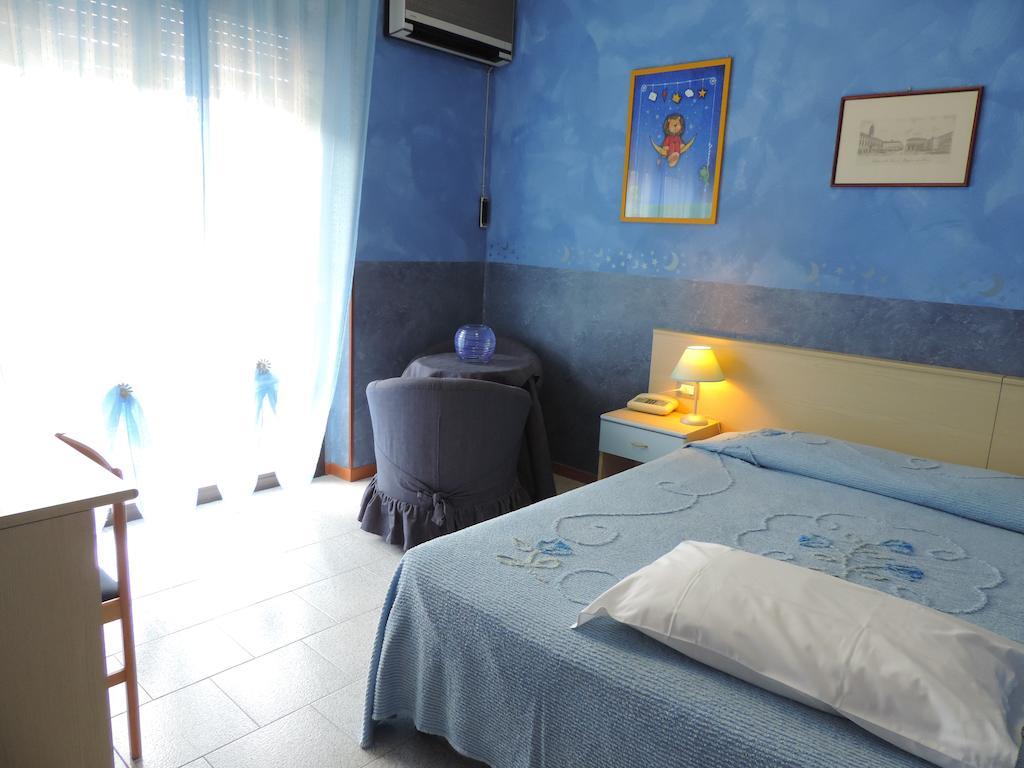 Hotel Aquamaris Sala Baganza Quarto foto